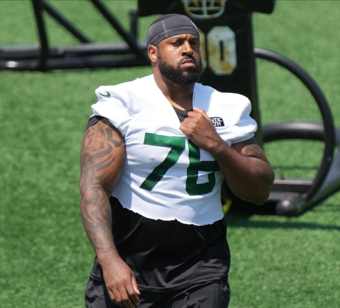 LT Duane Brown at Jets' OTAs